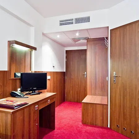 Otel Alexander 3*